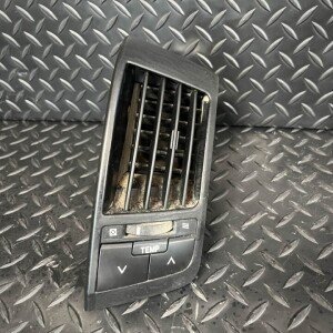 ريش مكيف وسط يمين تويوتا لاندكروزر 2011