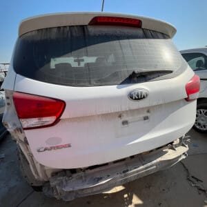 قير كيا كارينس 2015